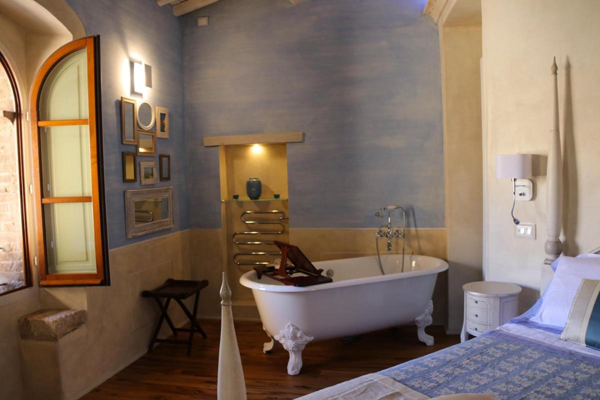 Il Mastio Di Spedaletto Bed & Breakfast ปีเอนซา ภายนอก รูปภาพ